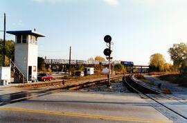 Vista de tren METRA por la línea de RI, a Joliet, entre Vermont y Robbins, Illinois. Línea de CN ...