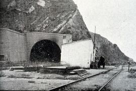 Obras de reparación en 1948 en el túnel de Mongat de la línea de Barcelona a Mataró, primer túnel...