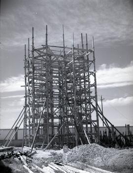 Depósito de agua nº 2 en construcción de los talleres de Material Fijo de la estación de Valladol...