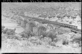 Sustitución del puente metálico sobre el río Zújar, en el km 308,089 de la línea de Madrid a Bada...