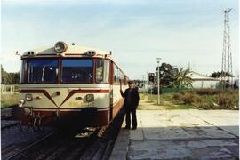 Automotor térmico diésel "Ferrobús" 591-551-7, serie 591 de RENFE, en la estación de Ro...