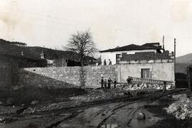 Vista parcial del almacén de Vía y Obras y de la vivienda del Sobrestante de la estación de San C...