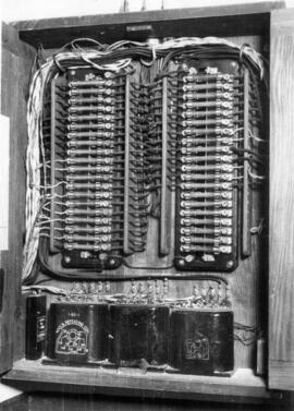Repartidor y bobinas del gabinete telegráfico de la estación de Lérida