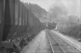 Composición de tolvas en la playa de vías de la estación de San Pedro de los Ferrocarriles de Lan...