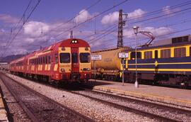 Automotores eléctricos de la serie 444 de RENFE, conocidos como electrotrenes, coches motores 9 -...