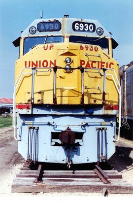 Vista frontal de la locomotora Diésel de la Compañía Union Pacific nº 6930, en las instalaciones ...