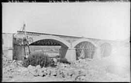 Sustitución del puente metálico sobre el río Zújar, en el km 308,089 de la línea de Madrid a Bada...