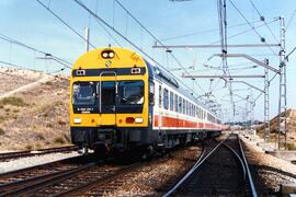 Electrotrenes serie 444, construidos por Construcciones y Auxiliar de Ferrocarriles (CAF) y Mater...