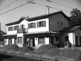 Estación de Las Caldas de Besaya de la línea de Venta de Baños a Santander, situada dentro del té...