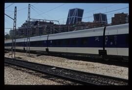 Composición de Talgo Pendular 200 o Talgo 6 en las proximidades de Madrid - Chamartín, con logoti...