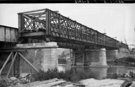 Puente sobre el Jarama en el km 45,797 de la línea de Madrid a Alicante, situado entre los términ...