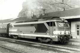 Locomotora eléctrica BB 67369 de la SNCF, detenida en la estación francesa de Culoz