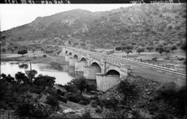 Sustitución del puente metálico sobre el río Zújar, en el km 308,089 de la línea de Madrid a Bada...