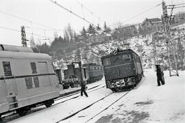 Automotor diésel TAF de la serie 595 de RENFE en la estación de Cercedilla nevada