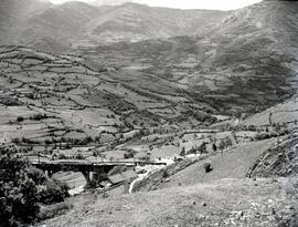 Viaducto de Valdetocino, en el km 88,195 de la línea de León a Gijón