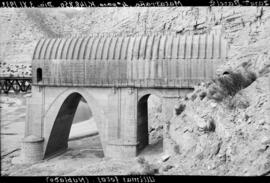 Puente de Matarraña IV, situado en el km 148,850 de la línea de Zaragoza a Barcelona, entre los m...