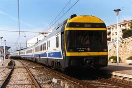 Electrotrenes serie 448, reformados por Construcciones y Auxiliar de Ferrocarriles (CAF) y Materi...