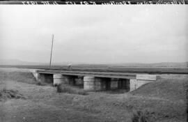 Pontón en el km 82,157 de la línea de Valladolid a Ariza, dentro del término del municipio burgal...