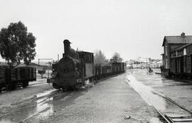 Locomotora de vapor nº 2 "Linares", con rodaje 040 T, remolcando una composición de mer...