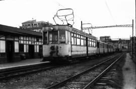 Estación de Avilés del Ferrocarril de Carreño S.A. y automotores eléctricos de la serie MAB fah 1...
