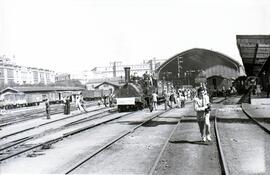 Tren del Centenario del Ferrocarril en España 1848 - 1948 en la estación de Madrid - Atocha