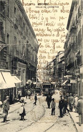 Vista de la calle Carretas de Madrid y de un tranvía