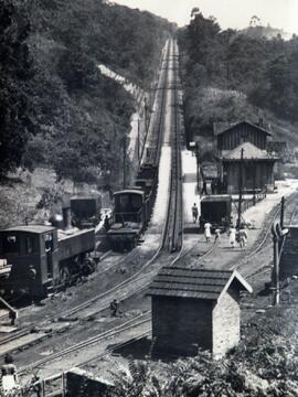 Fotografía de plano inclinado o rampa de San Pedro o de La Florida del ferrocarril de Langreo (As...