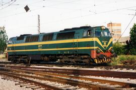Locomotora diésel - eléctrica 333 - 019 de RENFE, fabricada por MACOSA y pintada en sus colores t...