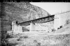 Parapeto artificial del puente de Matarraña IV, situado en el km 148,850 de la línea de Zaragoza ...