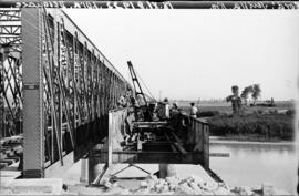 Puente sobre el río Guadalquivir a su paso por Lora del Río, en el km 82,561 de la línea Córdoba-...