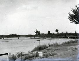 Puente viejo sobre el río Guadiana, en el km 1,266 de la línea de Mérida a Los Rosales (Sevilla),...