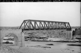 Puente metálico del Ucero sobre el río Duero en el km 108,369 de la línea de Valladolid a Ariza, ...