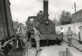 Trabajos de encarrilamiento de la locomotora 030 - 2314 de la serie 030 - 2304 a 2339 de RENFE, e...