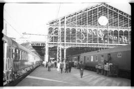 Andén y coches de viajeros en la estación de Madrid-Príncipe Pío