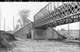 Sustitución de puente metálico. Inicio de las obras de sustitución de puente metálico. Puente ant...