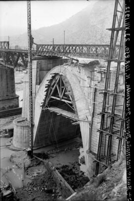 Puente de Matarraña IV, situado en el km 148,850 de la línea de Zaragoza a Barcelona, entre los m...