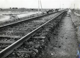 Vista en primer plano de la revisión reducida de vía realizada en el km 21 de la línea de Zaragoz...