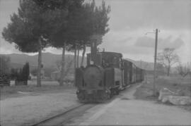 Locomotora de vapor nº1, de rodaje 0-3-1-T, en la vía de la línea del Ferrocarril de San Feliu de...
