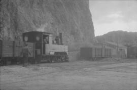Locomotora de vapor nº3, de rodaje 0-3-1-T, llegando a la Compañía General de Carbones de la líne...