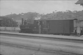 Locomotora de vapor nº3, de rodaje 0-3-1-T, en una estación sin identificar de la línea del Ferro...