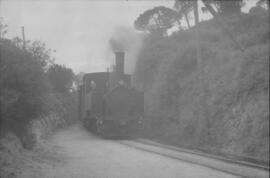 Locomotora de vapor nº3, de rodaje 0-3-1-T, en la vía de la línea del Ferrocarril de San Feliu de...