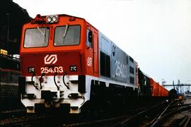 Locomotora diésel - eléctrica de la serie 254 para los Ferrocarrils de la Generalitat de Cataluny...
